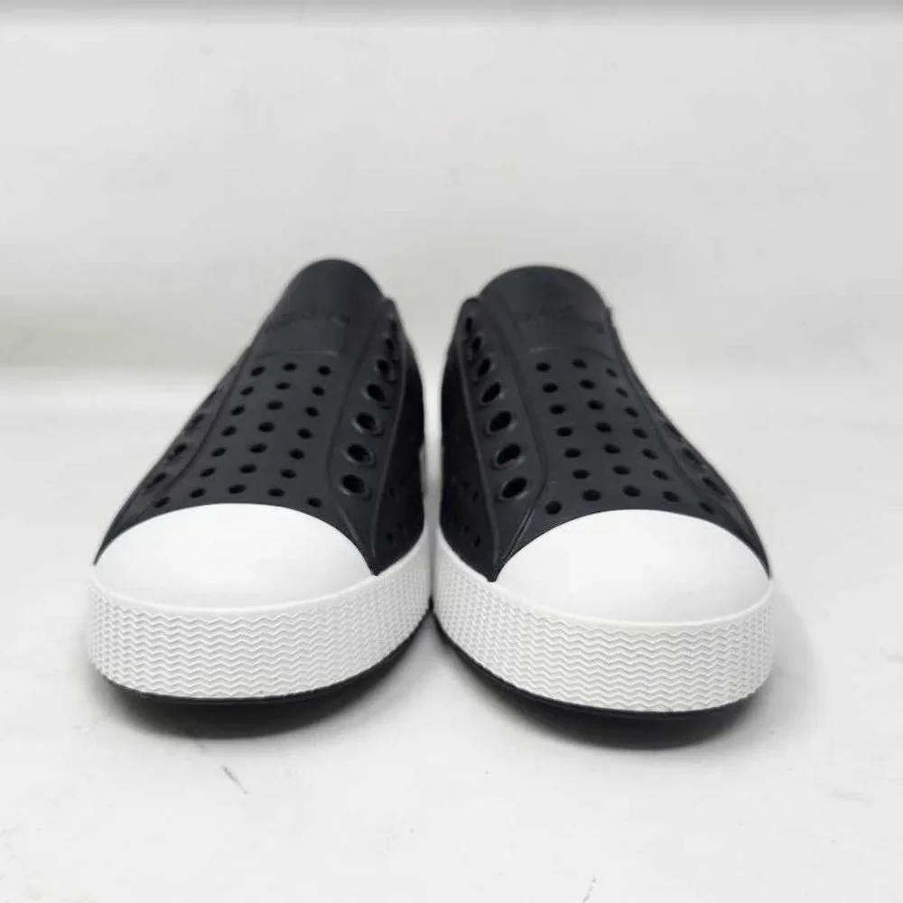 Big kids 3 (Women's 5) Native Jefferson slip on rubber play shoes in Jiffy Black